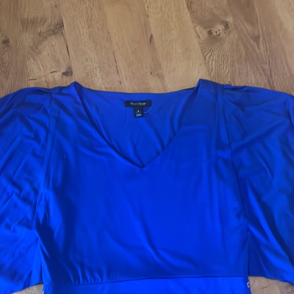 Royal blue v neck drape sleeve top - Picture 2 of 4